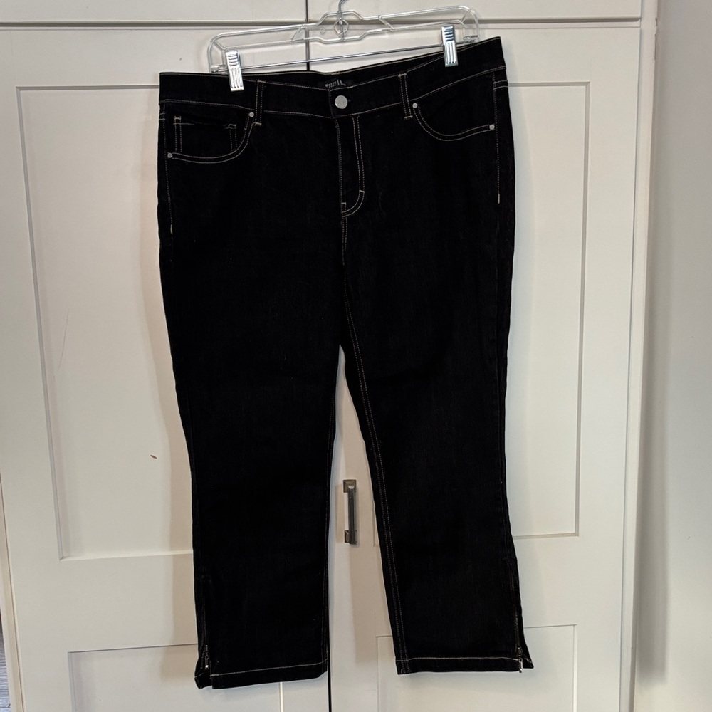 White House Black Market Black Cropped Jeans with zipper at ankle